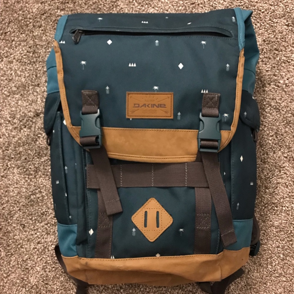 Dakine Snowboard Buckle Backpack
